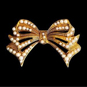 Pacquette gold tone bow with faux pearl vintage brooch